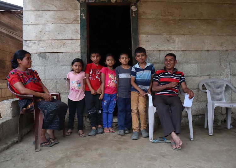 Las familias de migrantes se reconstruyen solas